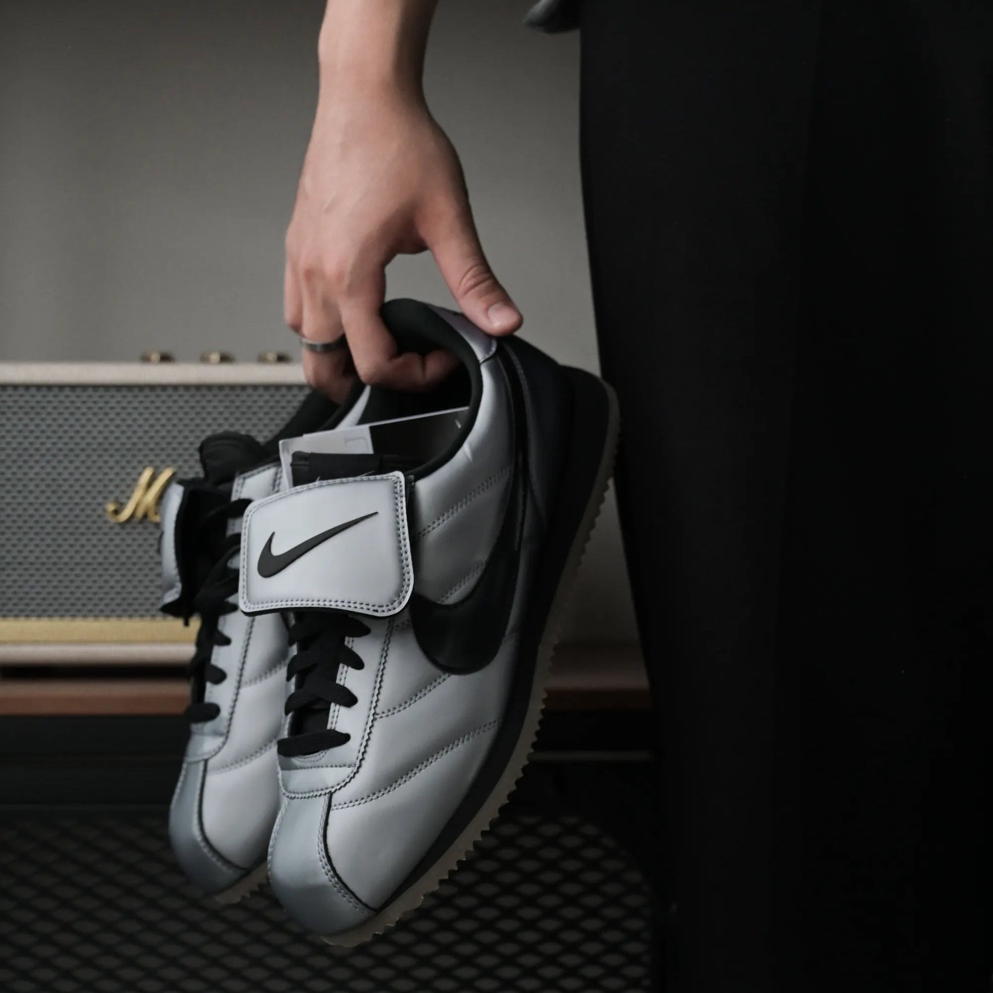 Nike Cortez SE "MTLC Cool Grey" 復古銀翻鞋舌