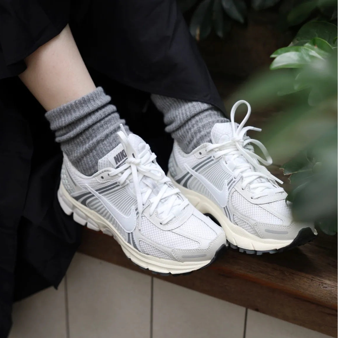 Nike Air Zoom Vomero 5 復古奶灰 - HADNES