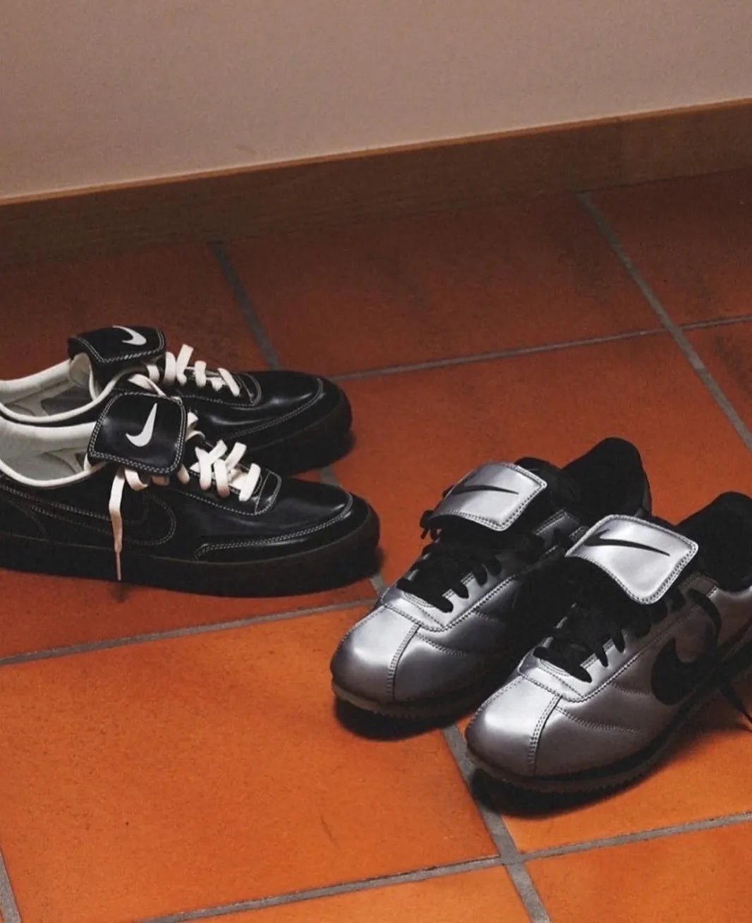 Nike Cortez SE "MTLC Cool Grey" 復古銀翻鞋舌