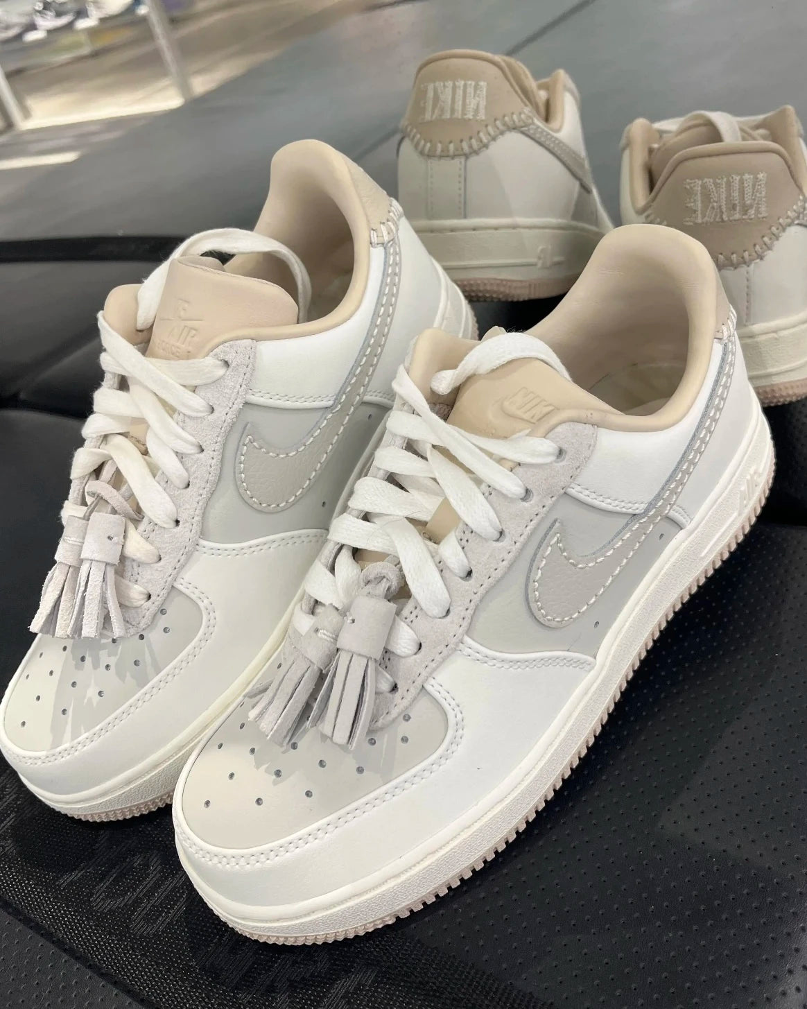 NIKE AIR FORCE 1 LOW 奶油灰白 HV1813-001 - HADNES