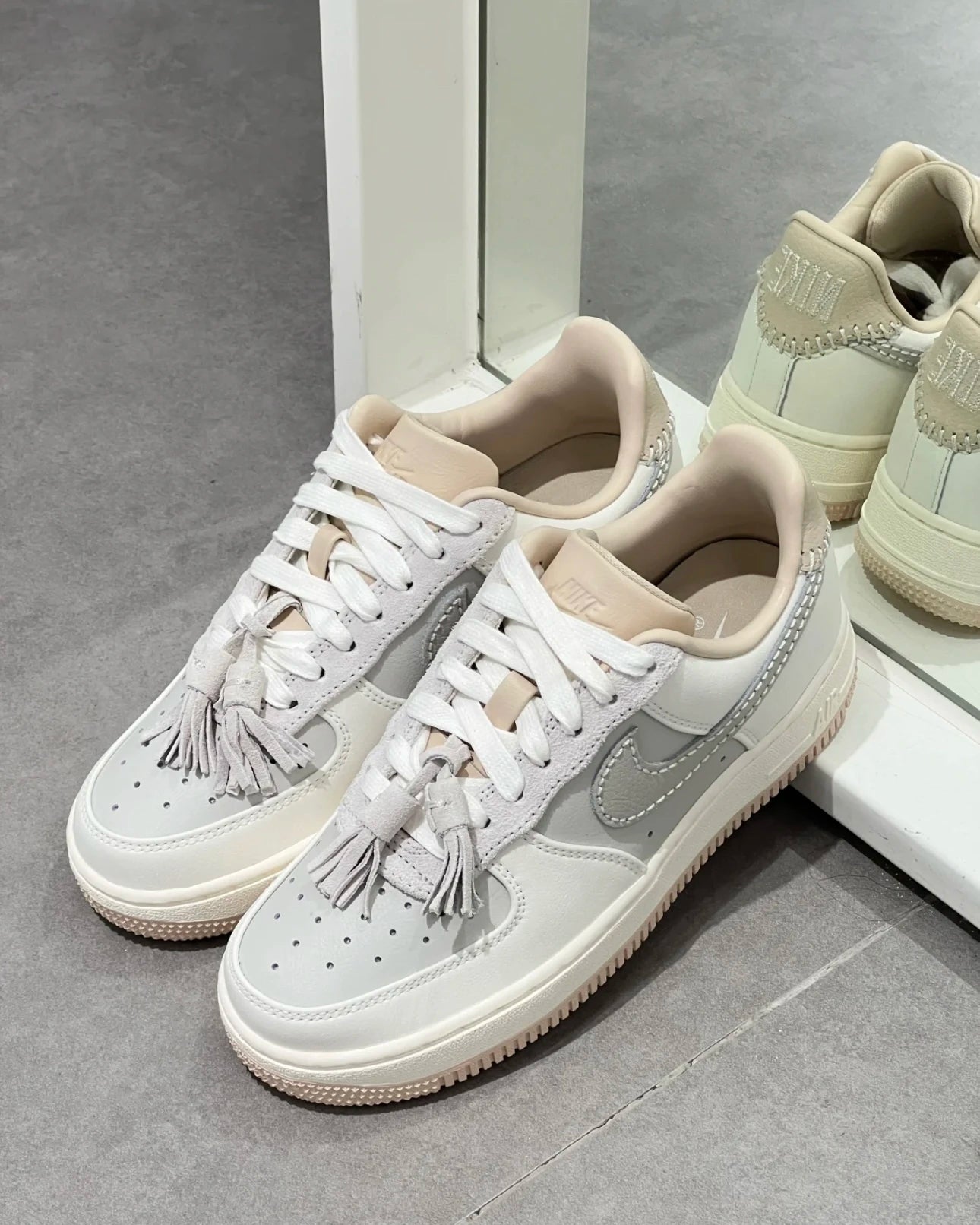 NIKE AIR FORCE 1 LOW 奶油灰白 HV1813-001 - HADNES