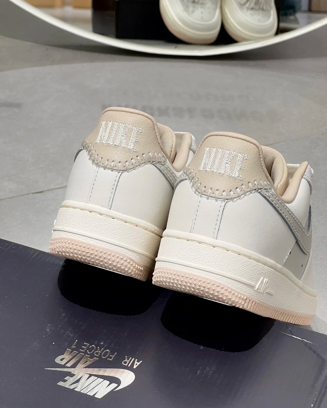 NIKE AIR FORCE 1 LOW 奶油灰白 HV1813-001 - HADNES