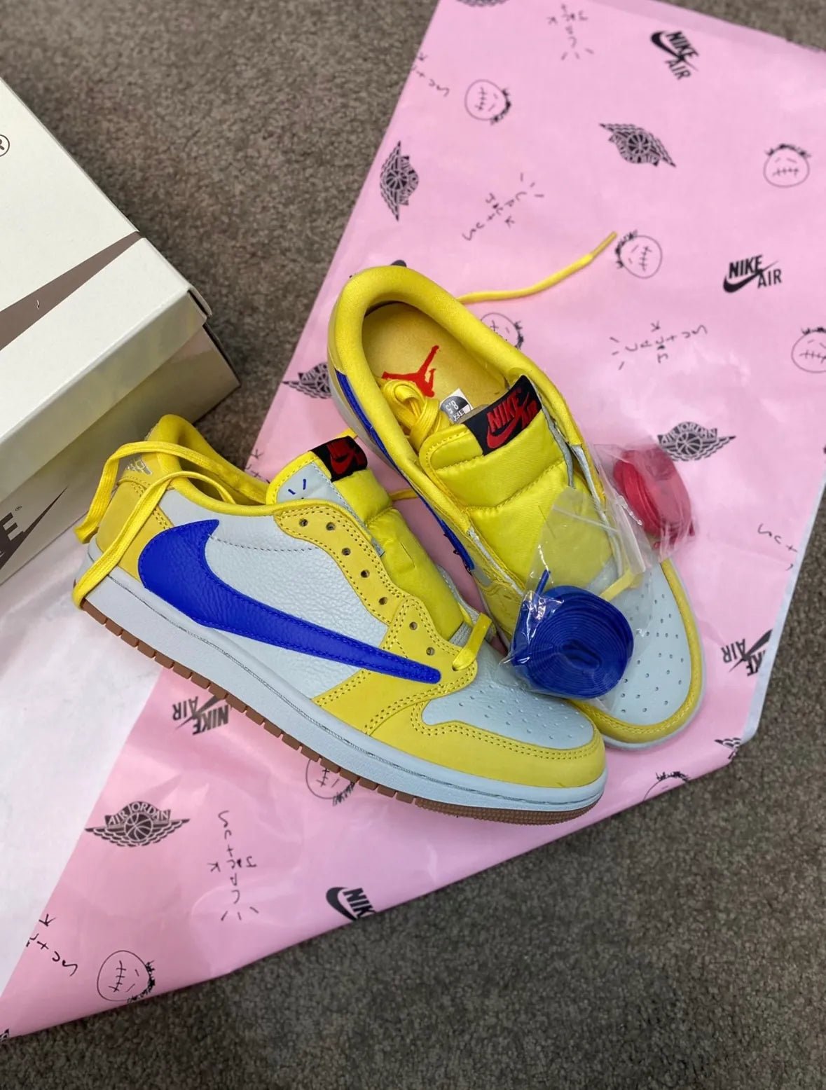Air Jordan 1 Retro Low OG SP Travis Scott Canary DZ4137 - 700 - HADNES