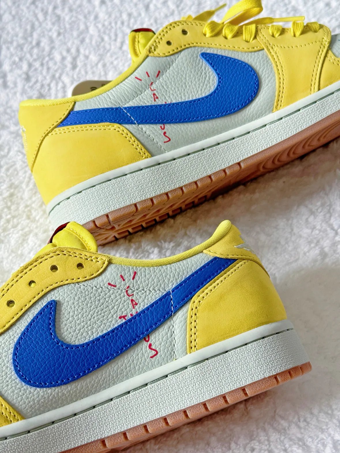 Air Jordan 1 Retro Low OG SP Travis Scott Canary DZ4137 - 700 - HADNES