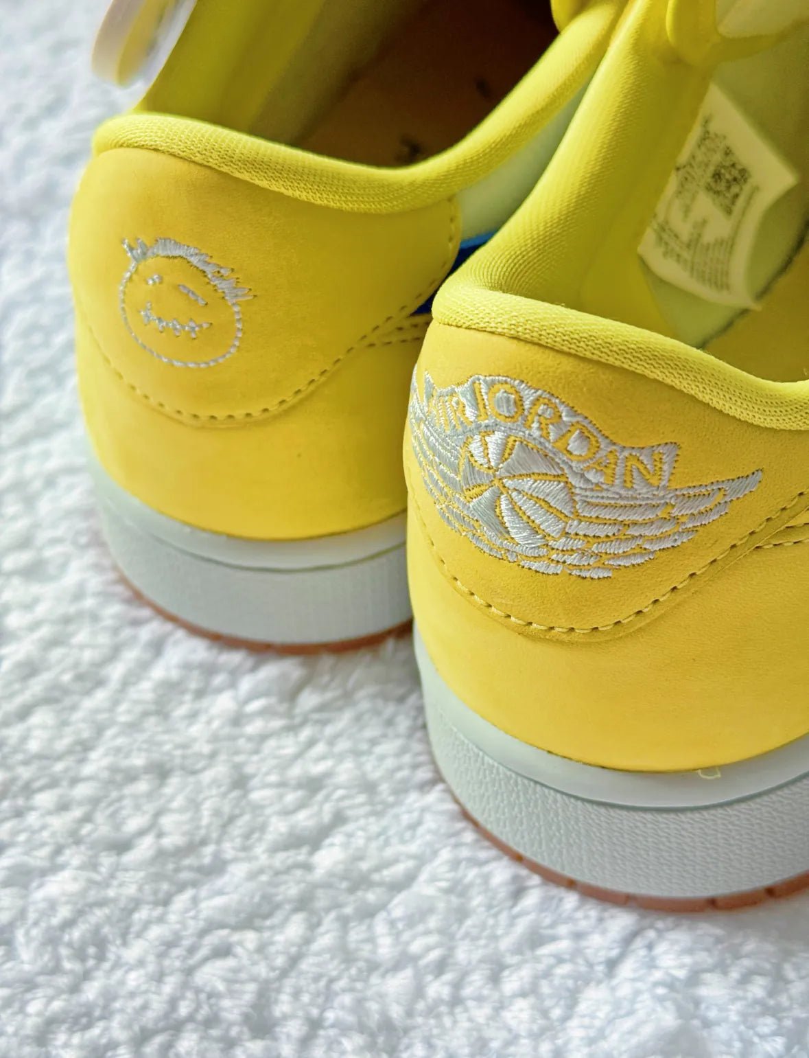 Air Jordan 1 Retro Low OG SP Travis Scott Canary DZ4137 - 700 - HADNES