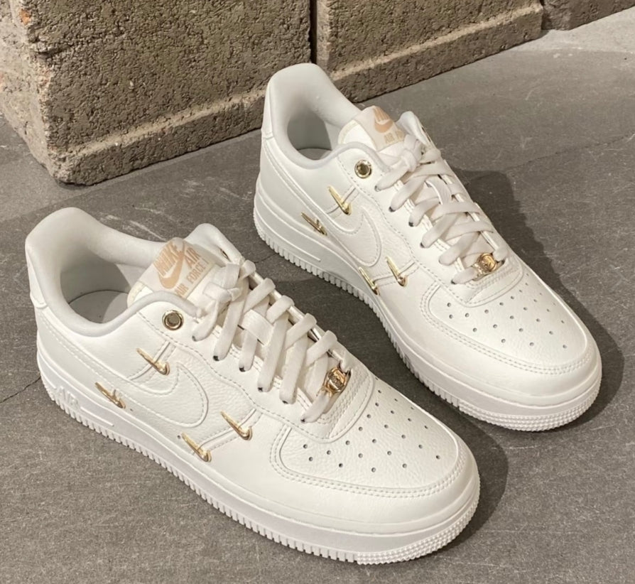Nike【スウッシュロゴ☆White Mini Gold Swooshes'】 Mini Gold Swooshes Fit Out This Upcoming Air Force 1 Low