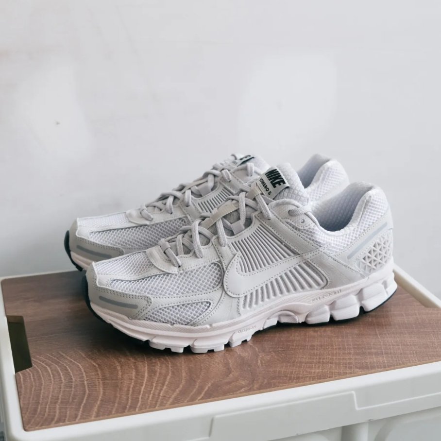 現貨 - Nike Zoom Vomero 5 Vast Grey灰白 - HADNUS